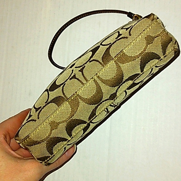 ☆Fabulous EUC COACH Signature Large Capacity Turnlock Baguette/Wristlet ☆ - Picture 13 of 16